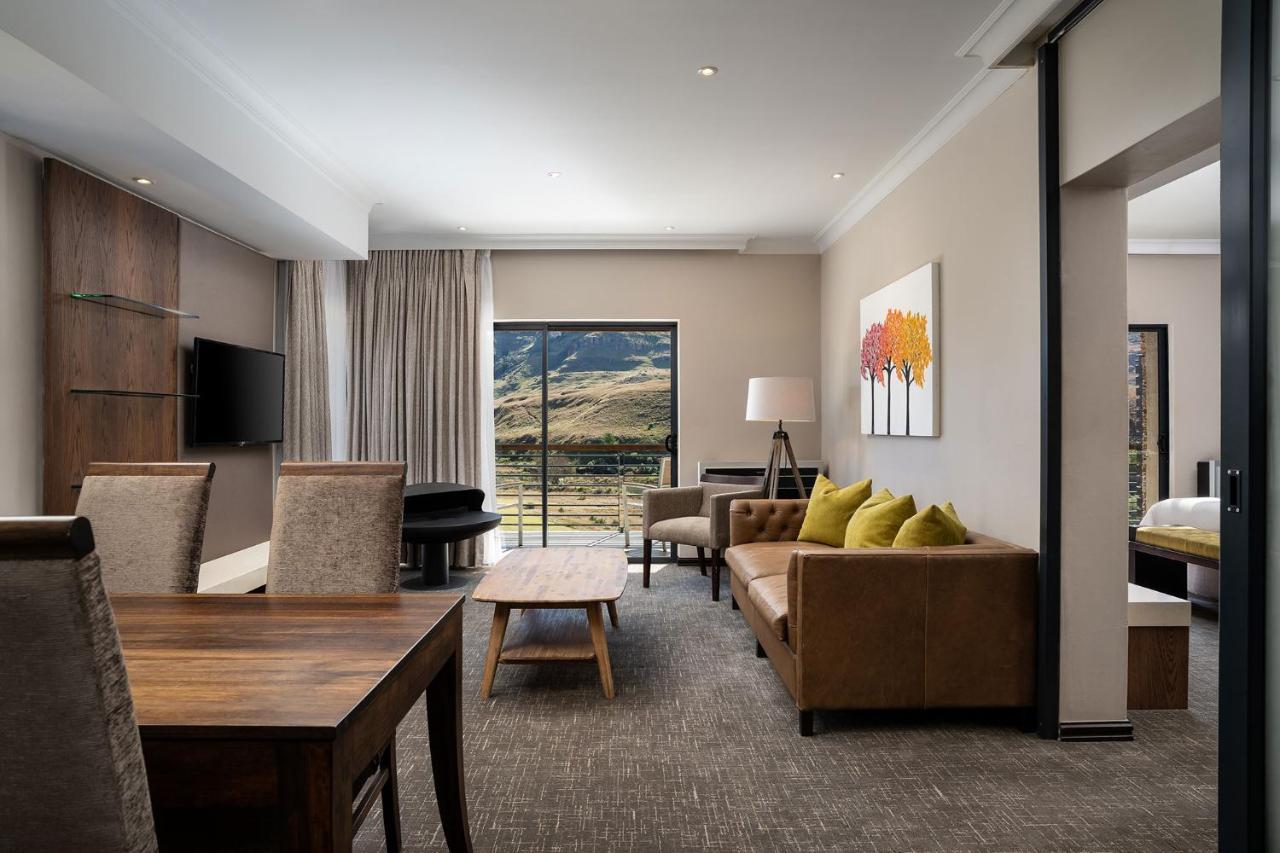 הימוויל Premier Resort Sani Pass מראה חיצוני תמונה