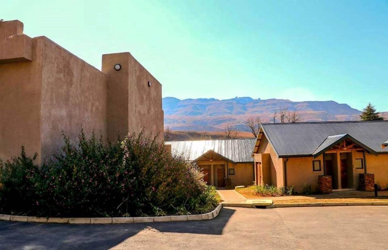 הימוויל Premier Resort Sani Pass מראה חיצוני תמונה